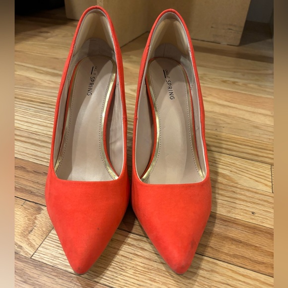 Red High Heels with gold finish on heel size 10 - Picture 4 of 4